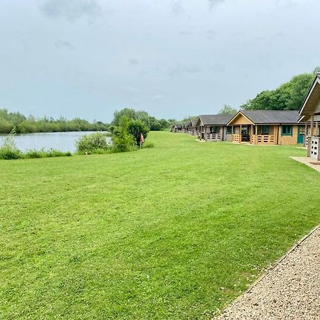 Tufty Lodge, Lake Pochard Lodge 9 South Cerney Eksteriør billede